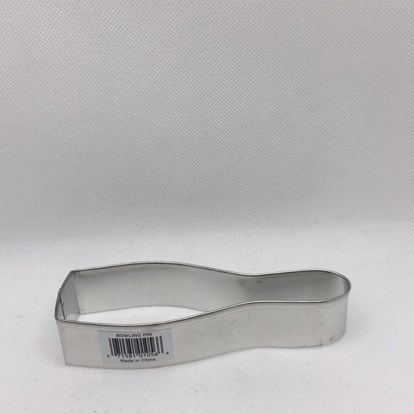 Bundle of 4 Bowling Pin Shaped Cookie Cutters - Picture 4 of 7